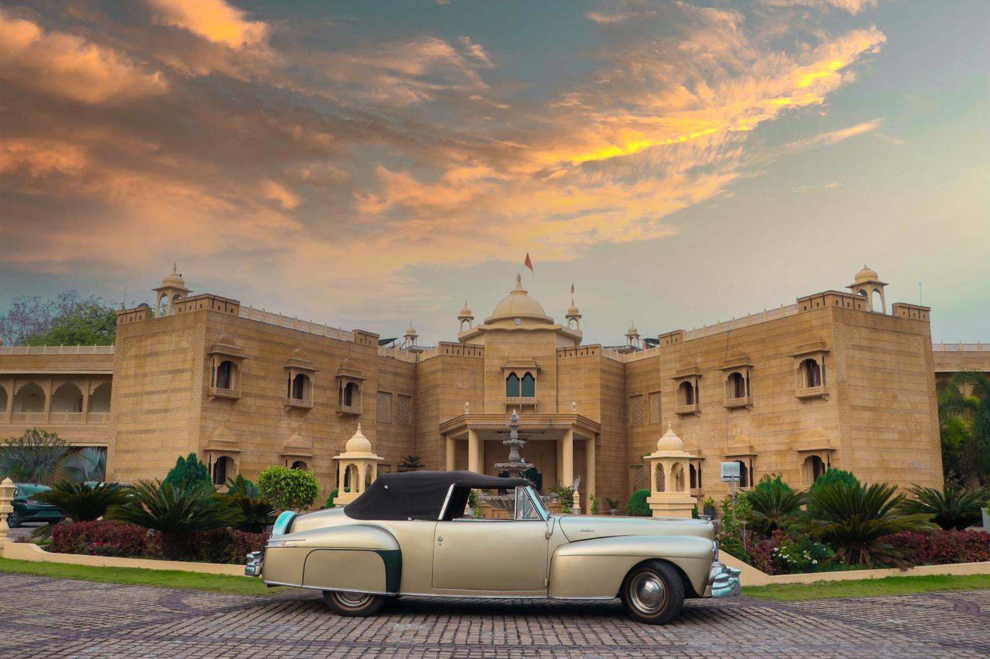 Syna Heritage Hotel Khajuraho Exterior photo