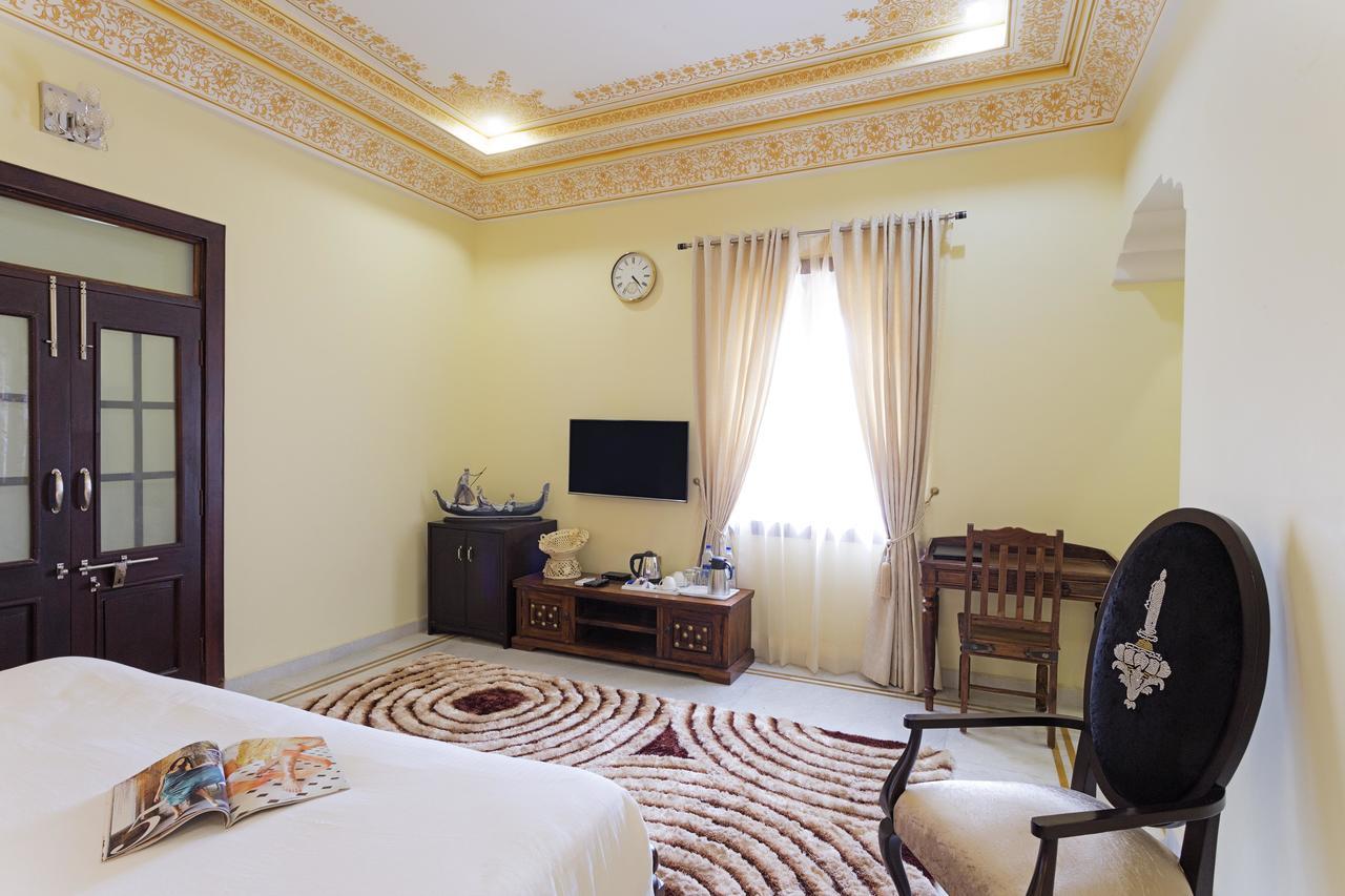 Syna Heritage Hotel Khajuraho Exterior photo