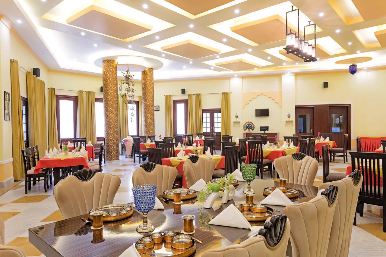 Syna Heritage Hotel Khajuraho Exterior photo