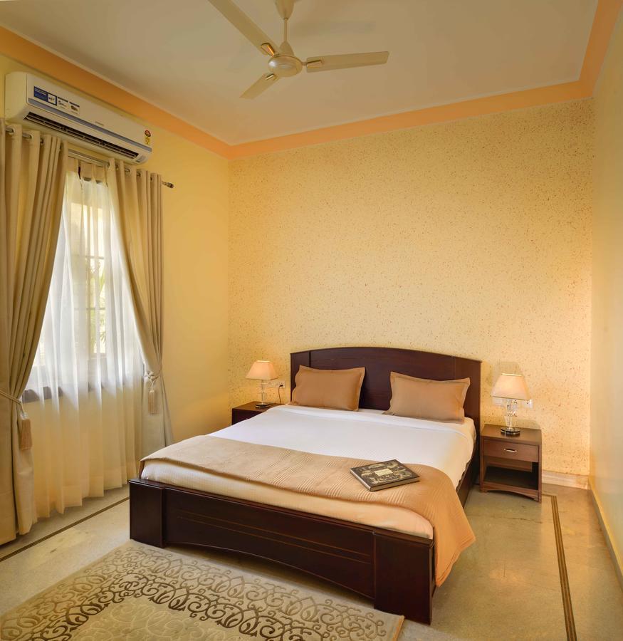 Syna Heritage Hotel Khajuraho Exterior photo