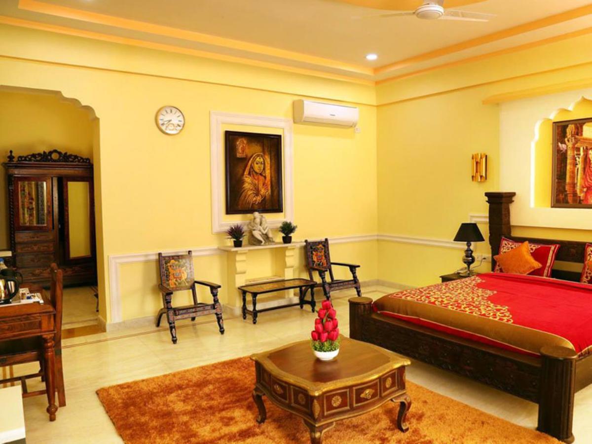 Syna Heritage Hotel Khajuraho Exterior photo