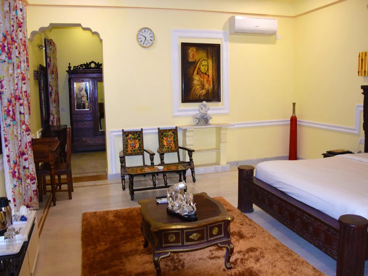 Syna Heritage Hotel Khajuraho Exterior photo